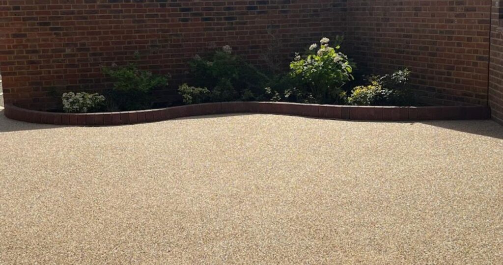 Resin bound gravel driveway with border planting – clean and modern finish
